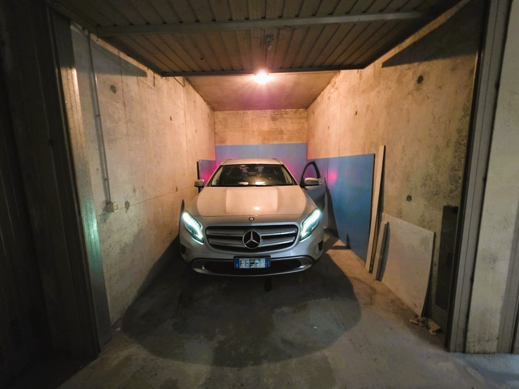 Trento,  ampio garage