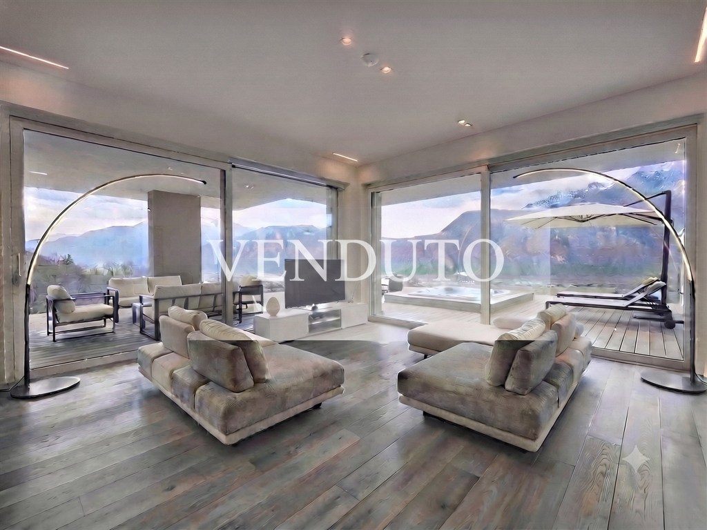 Splendido attico  con terrazza 120 mq,  5 stanze , 3 bagni