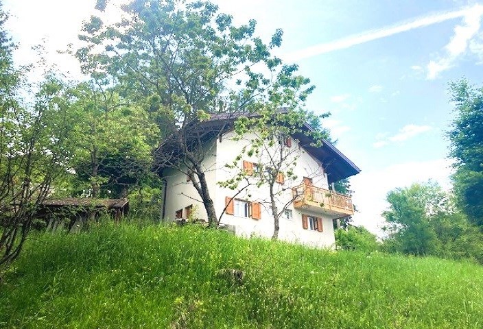 Vaneze villa su quattro piani nel verde